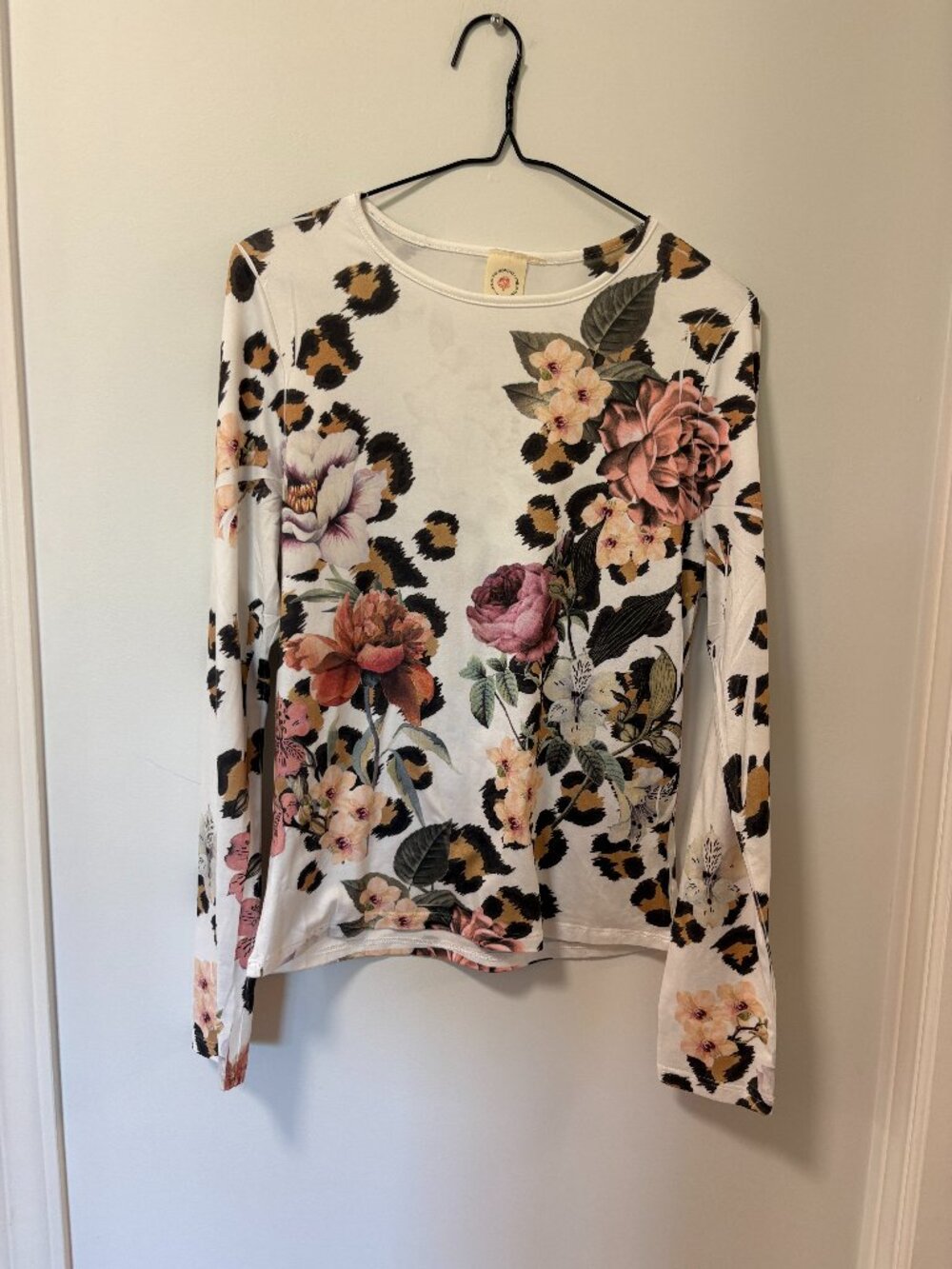 White Long-Sleeve Shirt Floral Leopard Boho Size Medium "Live in the Moment"